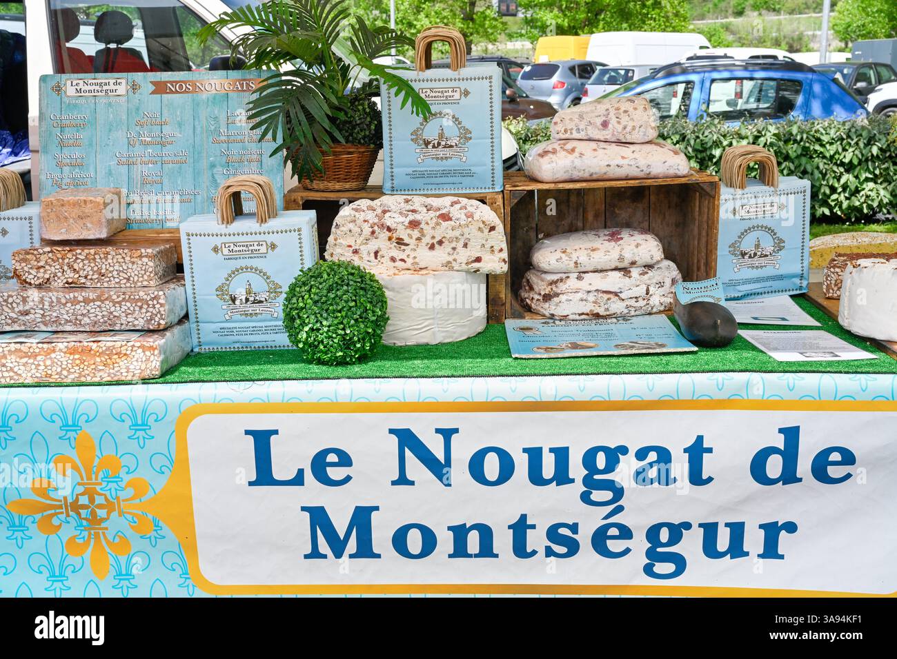 Sisteron, Alpes de haute Provence Francia. La celebrazione annuale di Sisteron Lamb. Bancarelle che vendono torrone artigianale di produzione locale Foto Stock