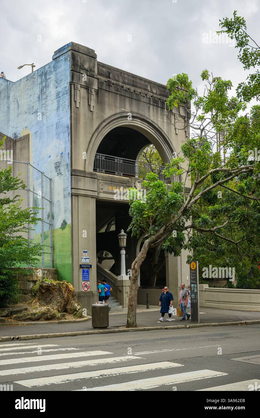 Scale che conducono al passaggio pedonale del Sydney Harbour Bridge, Sydney, Australia Foto Stock