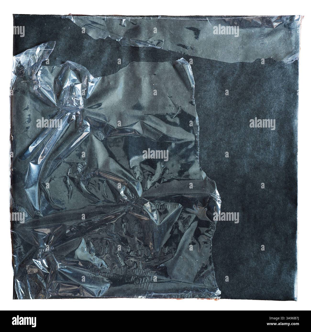 Copertina album in vinile di carta nera con involucro in plastica sbucciato su sfondo bianco con percorso di ritaglio Foto Stock