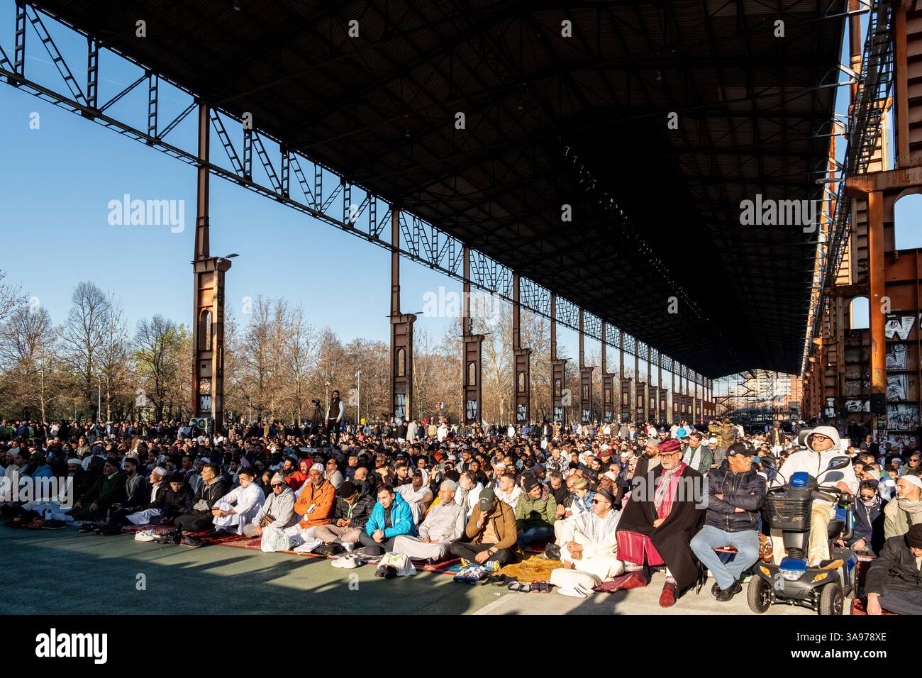 Torino, Italia. 30 marzo 2025. Alcuni momenti dei festeggiamenti di fine Eid al Fitr presso presso presso presso presso presso presso presso presso Parco Dora a Torino, Italia - Cronaca - domenica 30 marzo 2025 (foto Giacomo Longo/LaPresse) alcuni momenti della fine di Eid al Fitr Celebration presso presso presso presso presso Parco Dora di Torino, Italia - News - domenica 30 marzo 2025 (foto Giacomo Longo/LaPresse) crediti: LaPresse/Alamy Live News Foto Stock