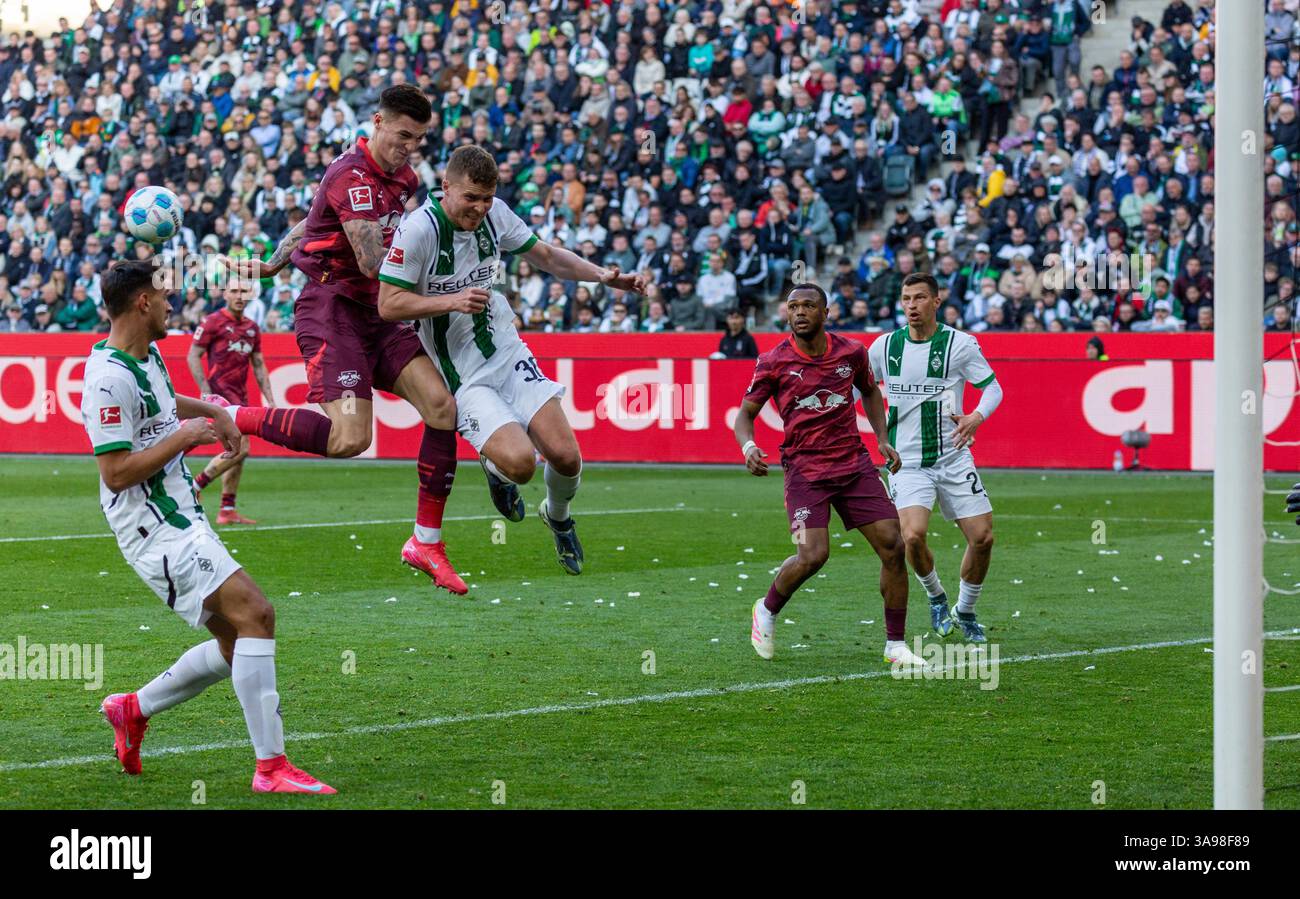 Sports, football, Bundesliga, 2024/2025, Borussia Moenchengladbach vs. RB Leipzig 1-0, 29.03.2025, Stadium Borussia-Park, scena della partita, F.l.r. Fabio Cristian Chiarodia (MG), Benjamin Sesko (RBL), Nico Elvedi (MG), Ikoma Lois Openda (RBL), Stefan Lainer (MG), QUASI PROIBIRE LE IMMAGINI E LE SEQUENZE VIDEO Foto Stock