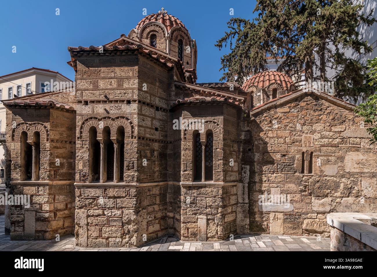 L'antica Chiesa di Panagia Kapnikarea nel centro storico di Atene, Grecia Foto Stock