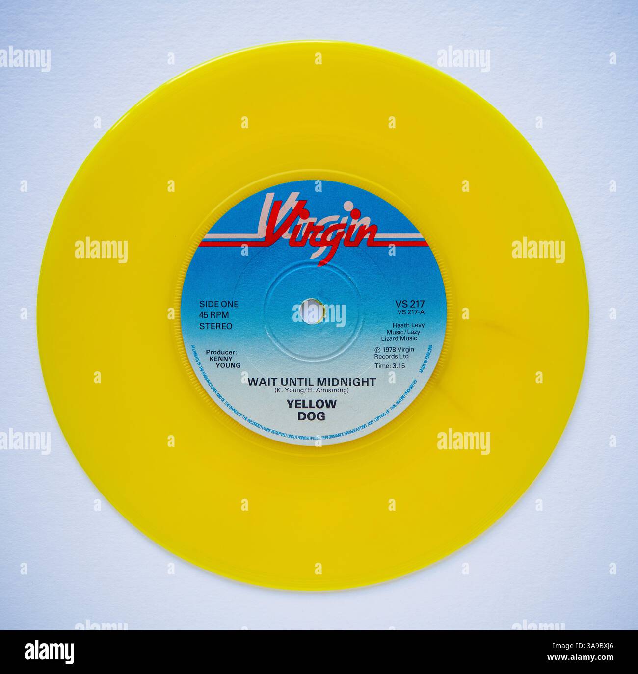 Singolo in vinile giallo da sette pollici di Wait Until Midnight by Yellow Dog, pubblicato nel 1978 Foto Stock