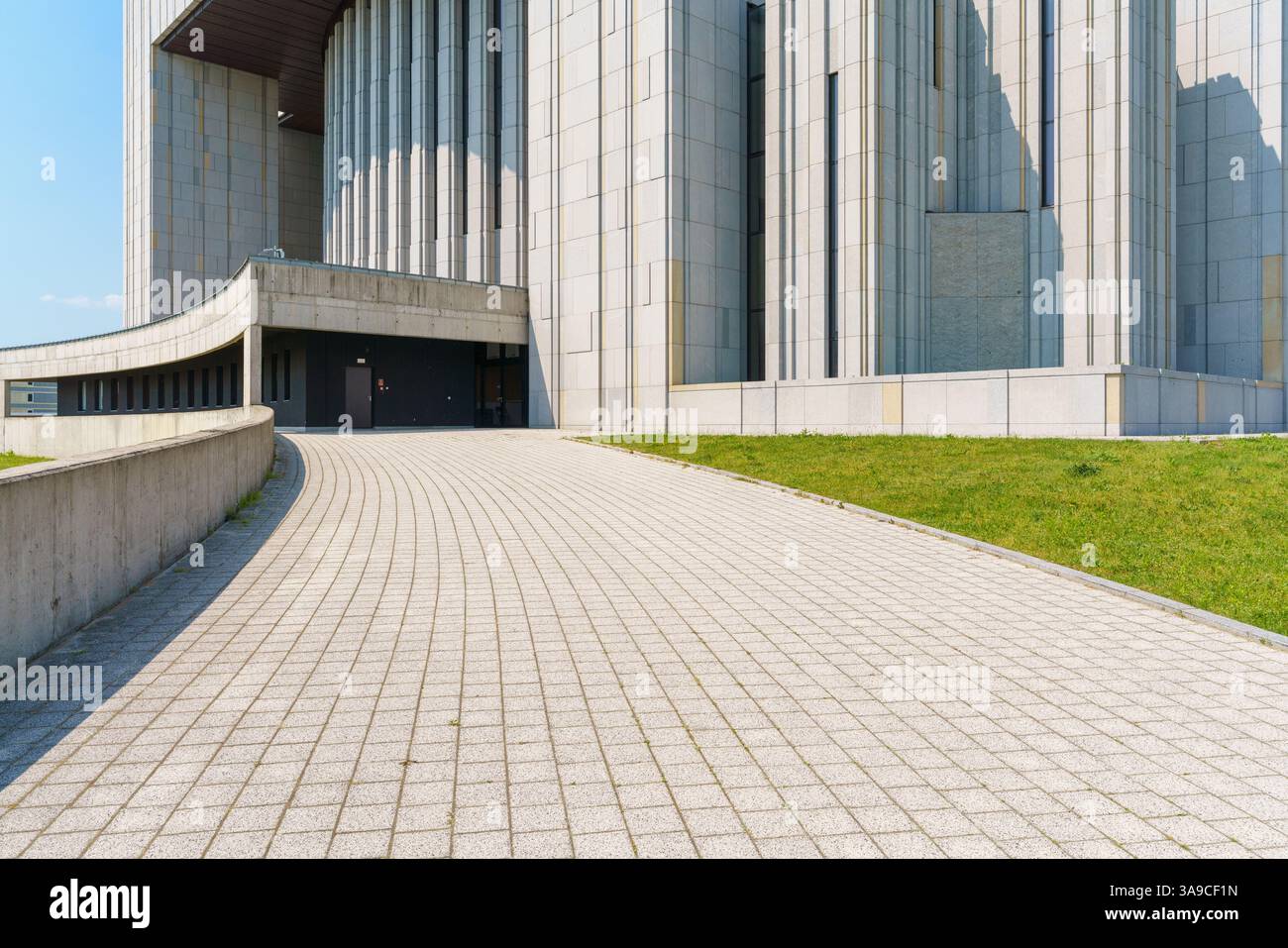 Swiatynia Opatrznosci Bozej - Tempio della Divina Provvidenza situato a Wilanow, Varsavia, in una giornata di sole - principale chiesa cattolica romana in Polonia Foto Stock