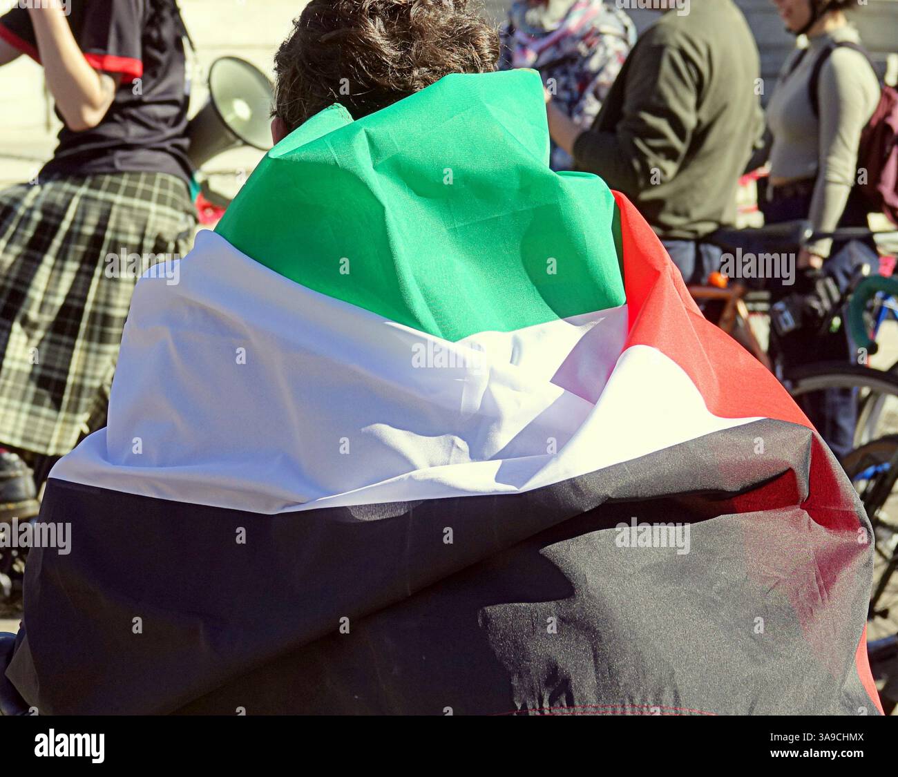 Glasgow, Scozia, Regno Unito. 30 marzo 2025. Il ciclo di prova della Palestina si riunisce in george Street vicino al centopato nel centro della città prima della protesta alla bbc. Credit Gerard Ferry/Alamy Live News Foto Stock