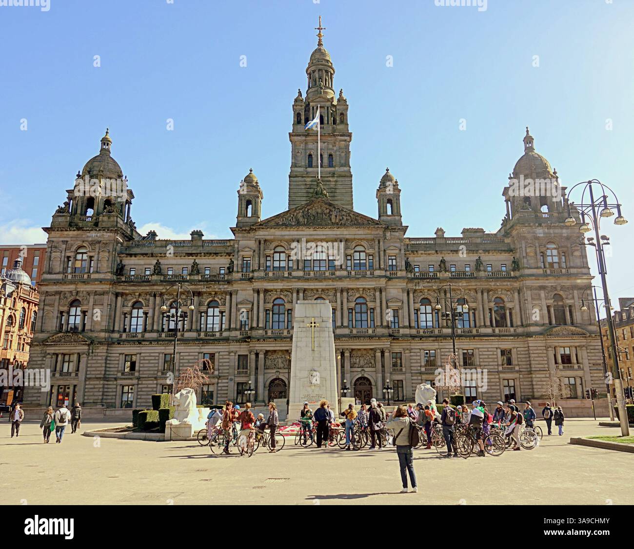 Glasgow, Scozia, Regno Unito. 30 marzo 2025. Il ciclo di prova della Palestina si riunisce in george Street vicino al centopato nel centro della città prima della protesta alla bbc. Credit Gerard Ferry/Alamy Live News Foto Stock