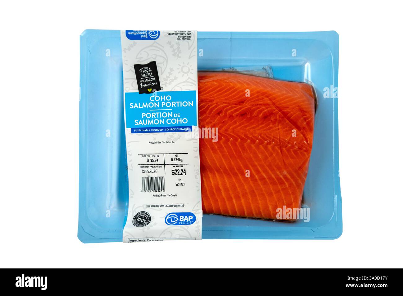 Pacchetto di pesce fresco al supermercato di salmone di Coho al Walmart il marchio del tuo negozio di prodotti freschi, prodotto del Cile, confezione bilingue Canada, foto di scorta Foto Stock