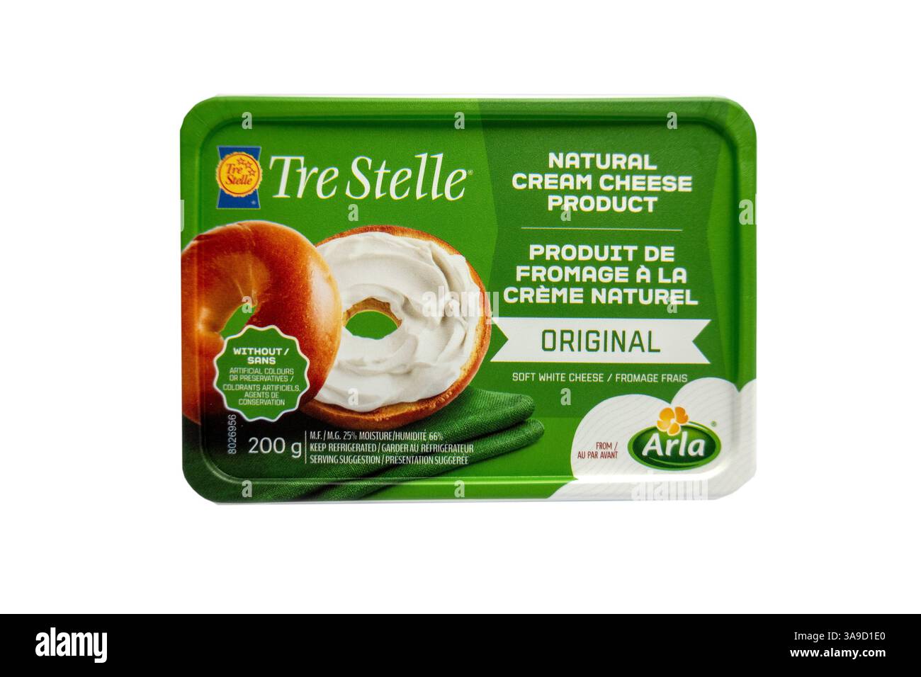 Tre stelle Brand Tub of Cream Cheese Made by Arla Foods Inc, A Natural Cream Cheese Product of Denmark, Bilingual Canadian Packaging, Stock Photo Foto Stock