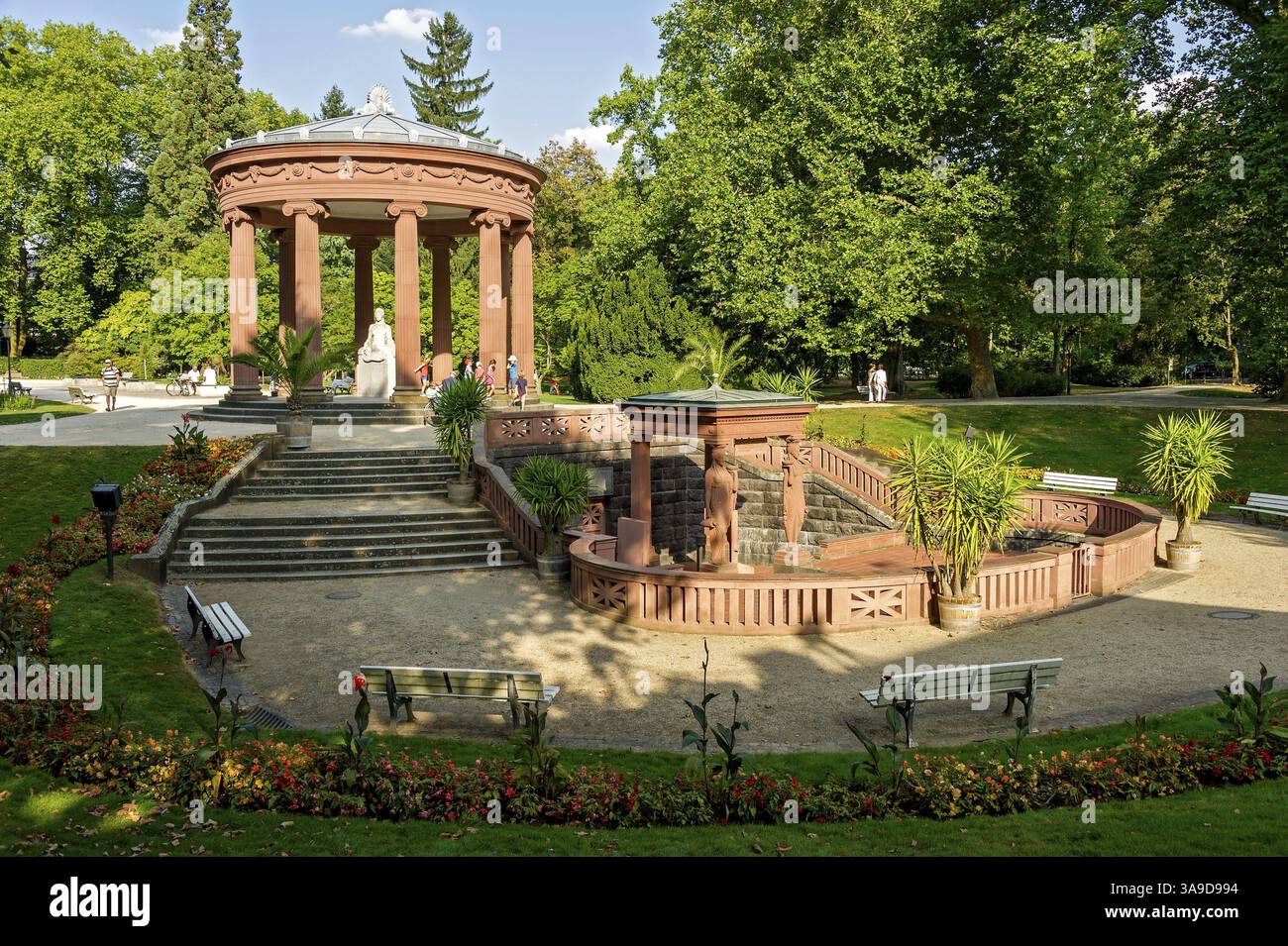 Elisabethenbrunnen con monopteri, giardino termale, Bad Homburg vor der Hoehe, Assia, Germania, Europa Foto Stock