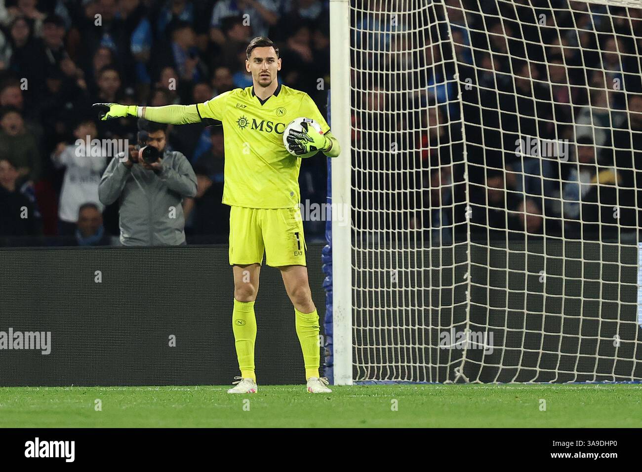 Napoli, Italia. 30 marzo 2025. Il portiere del Napoli Alex Meret durante la partita di serie A tra Napoli e Milano allo Stadio Diego Armando Maradona di Napoli - domenica 30 marzo 2025. Sport - calcio . (Foto di Alessandro Garofalo/LaPresse) credito: LaPresse/Alamy Live News Foto Stock