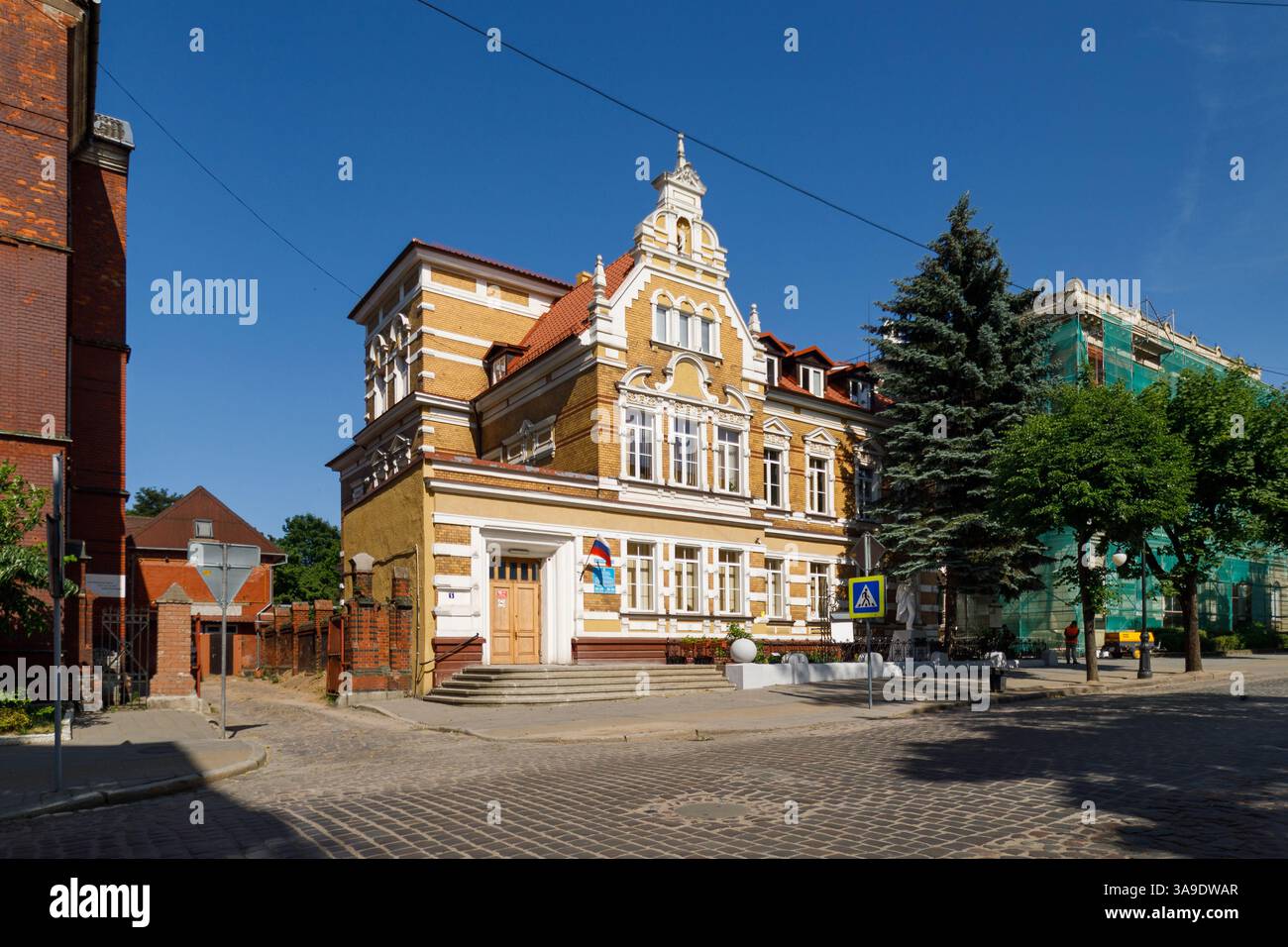 Chernyakhovsk, Russia - 10 giugno 2024: Scuola di musica per bambini nella città di Chernyakhovsk Foto Stock
