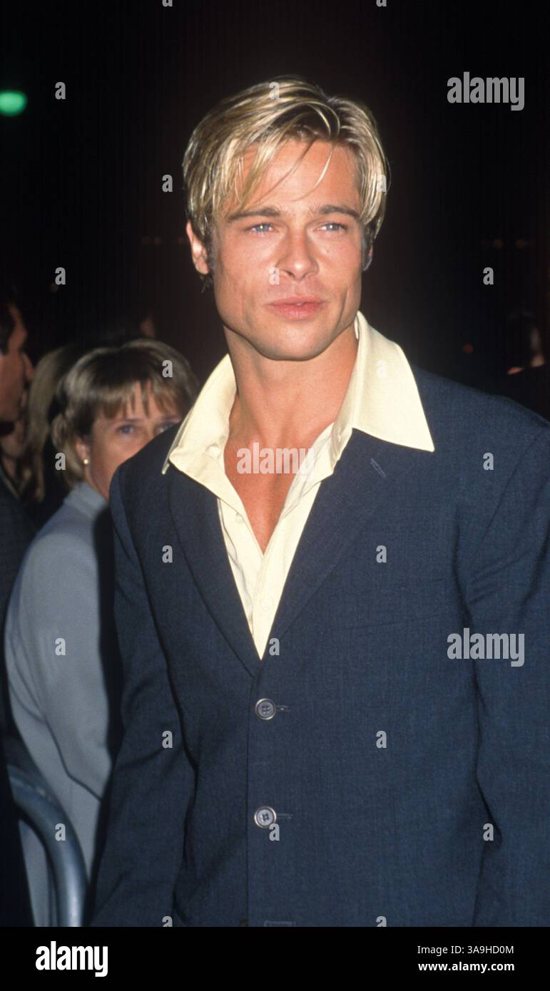 6 ottobre 1997; Los Angeles, CA, Stati Uniti; BRAD PITT alla premiere "sette anni in Tibet". Credito obbligatorio: Foto di Kathy Hutchins/ZUMA Press. (©) Copyright 1997 di Kathy Hutchins Foto Stock