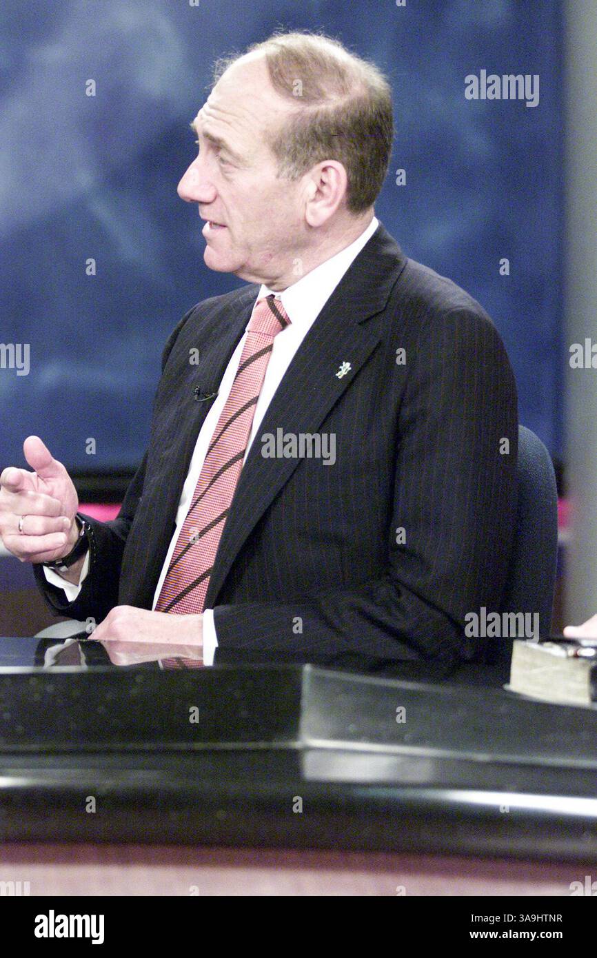 16 ottobre 2002; San Diego, California, Stati Uniti; il sindaco di Gerusalemme EHUD OLMERT ha ricevuto 00.000 raccolti dalle chiese cristiane di San Diego per combattere il terrorismo in Israele. Foto Stock