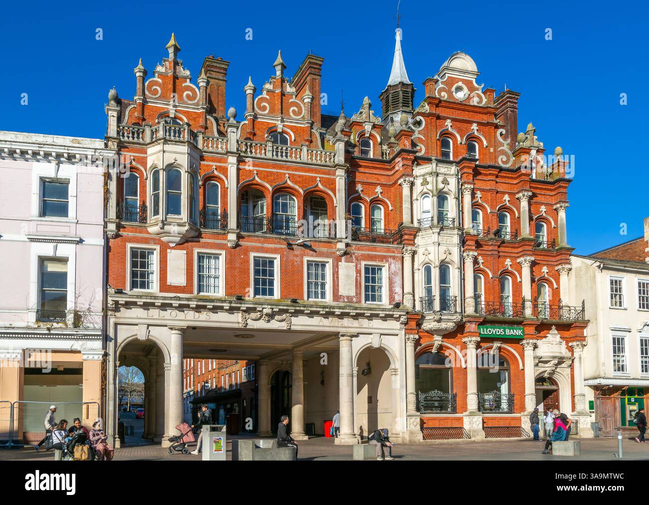 L'edificio della banca Lloyds, Cornhill, Ipswich, Suffolk, Inghilterra, il Regno Unito ha costruito nel 1889 l'architetto F G Cotman in uno stile giacobino libero Foto Stock