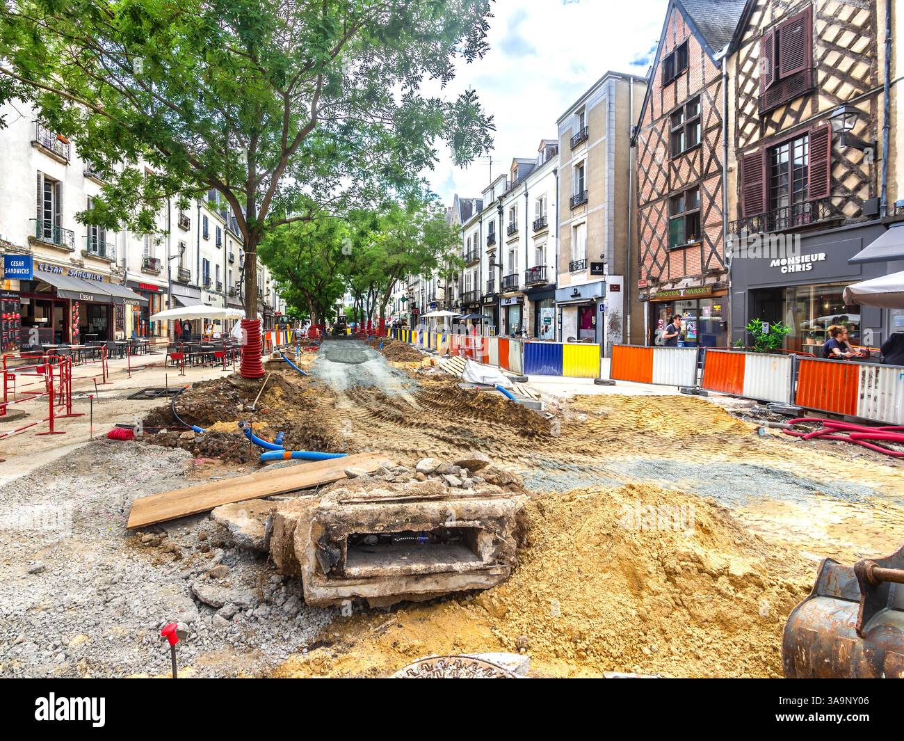 Rimodellamento della strada cittadina verso l'area pedonale senza traffico - Tours, Indre-et-Loire (37), Francia. Foto Stock