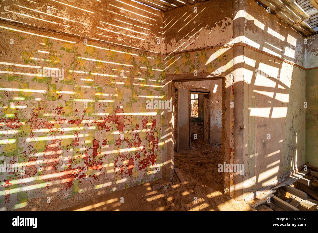 Immagini astratte della città fantasma di Kolmanskop, vicino a Luderitz in Namibia. Foto Stock
