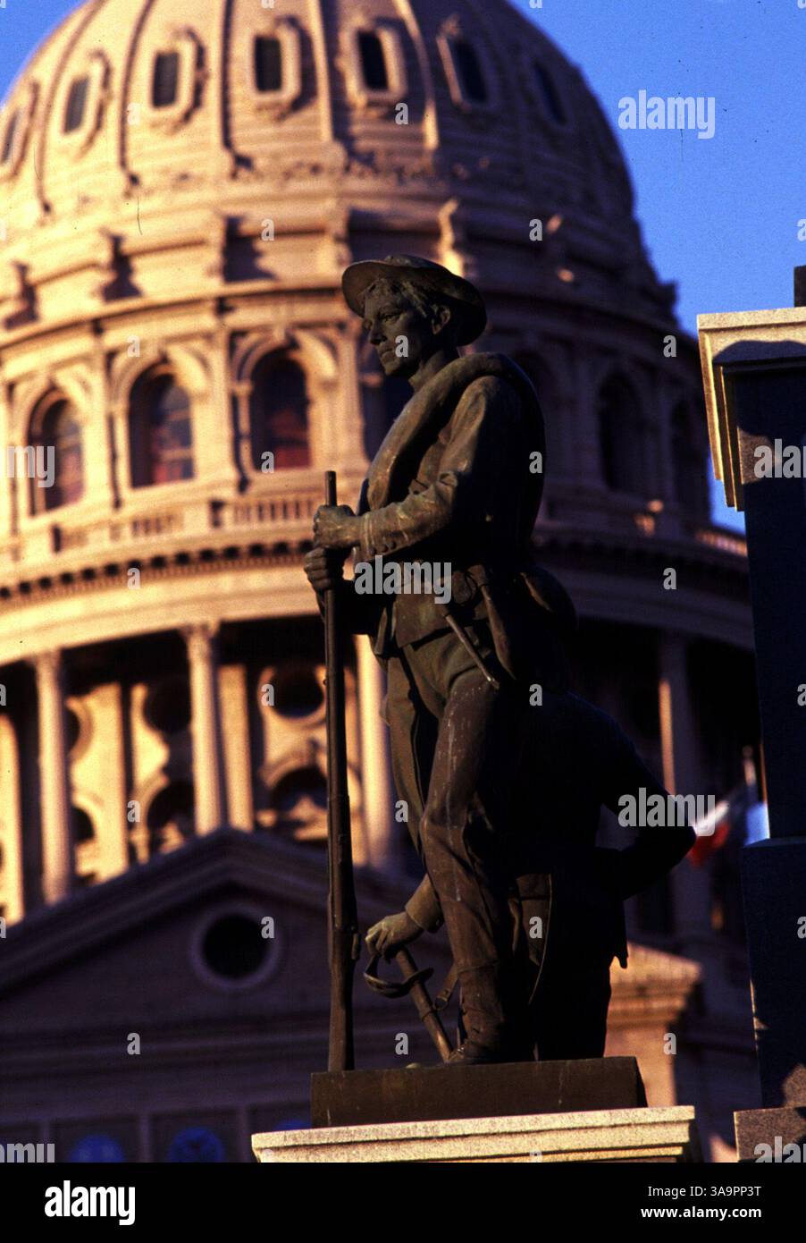 1° ottobre 1997; Austin, Texas, Stati Uniti; il Confederate Soldiers Memorial fu eretto nel 1903 dai compagni sopravvissuti sul terreno dell'edificio della capitale di Austin, Texas. (Immagine di credito: © Peter Silva/ZUMAPRESS.com) Foto Stock