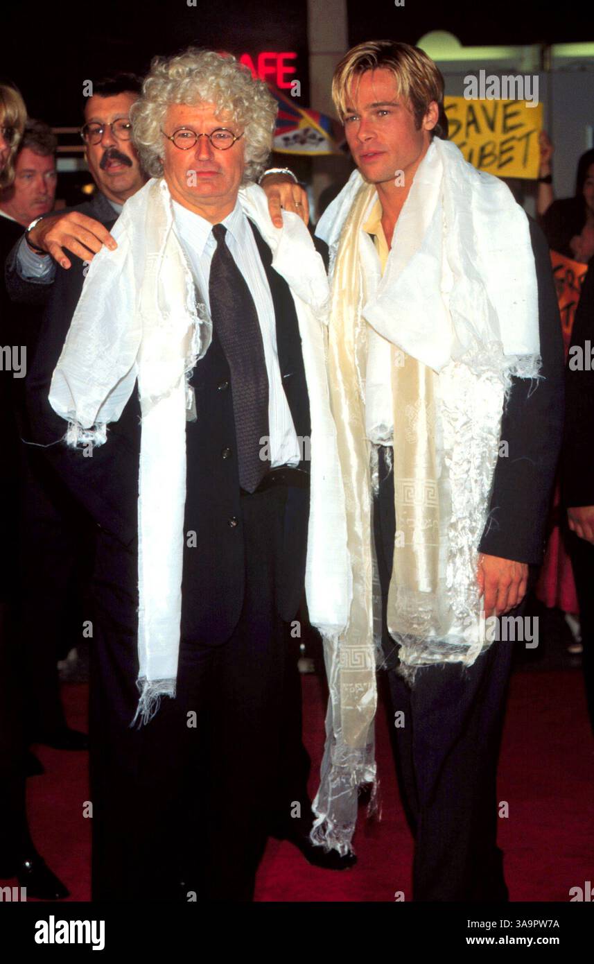 5 ottobre 1997; Los Angeles, CA, Stati Uniti; l'attore BRAD PITT alla prima di "Seven Years in Tibet". Foto Stock