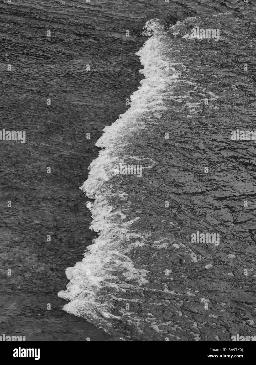 Urban River Flow – Un contrasto di superfici Foto Stock