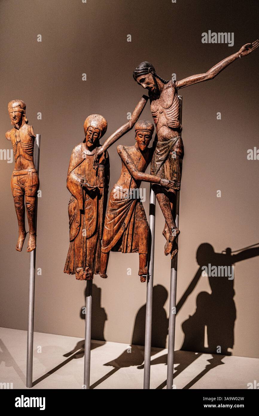 Figure della discesa dalla Croce da Santa María de Taüll, XII secolo, sculture in legno con tracce di tempera policromia, Chiesa di Santa María de Taüll, Valle di Boí, MNAC, Barcellona, Catalogna, Spagna. Foto Stock
