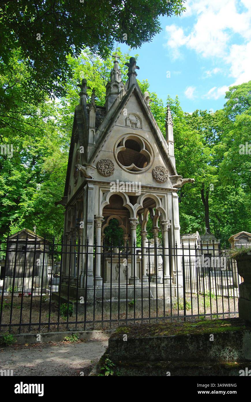 Parigi, Francia – 30 giugno 2014. Lapide neogotica degli amanti del XII secolo Abelardo ed Eloise al cimitero di Pere Lachaise a Parigi. Foto Stock
