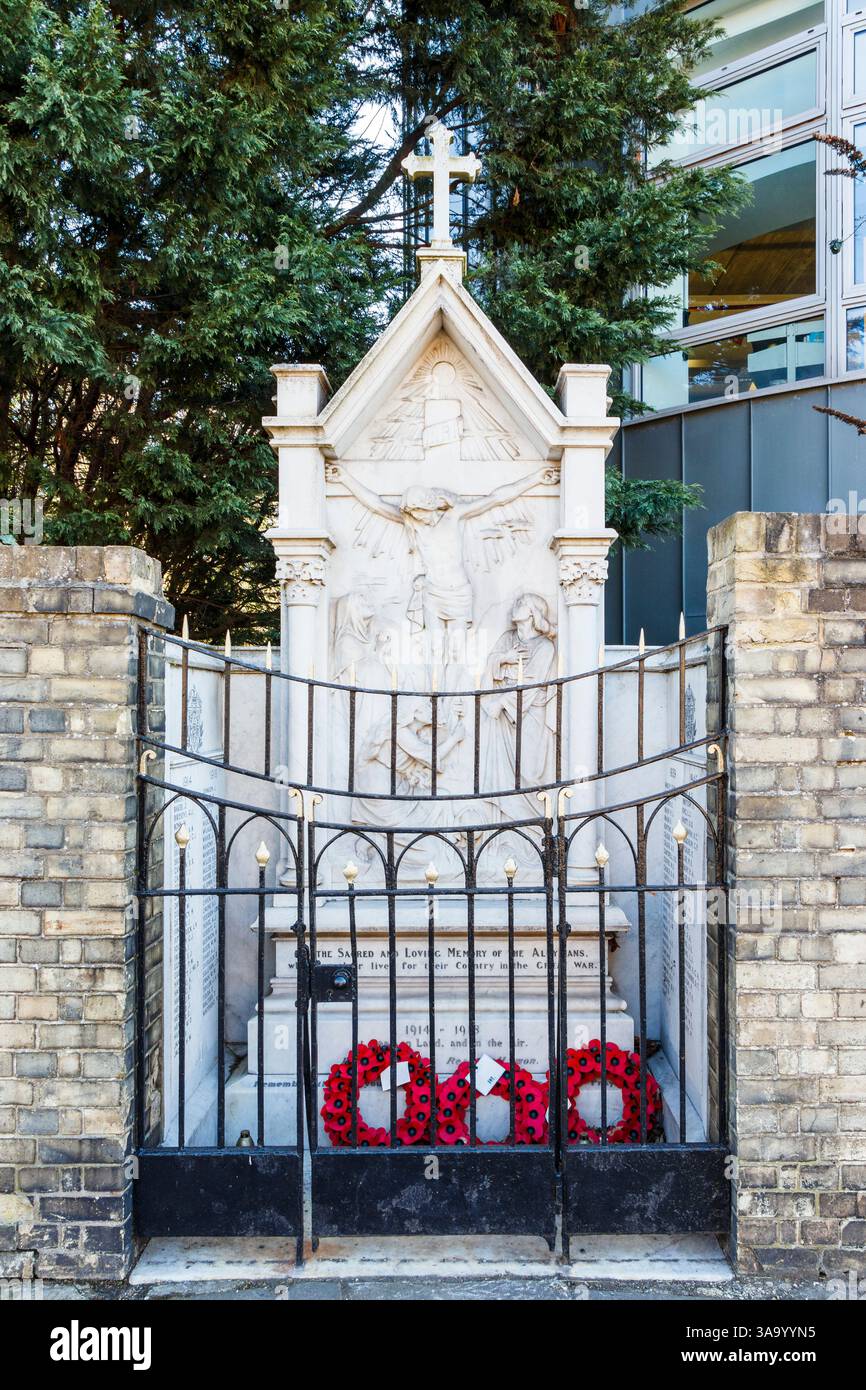 St. Aloysius' College War Memorial, adiacente alla St. Aloysius School in Hornsey Lane, Londra, Regno Unito. Foto Stock