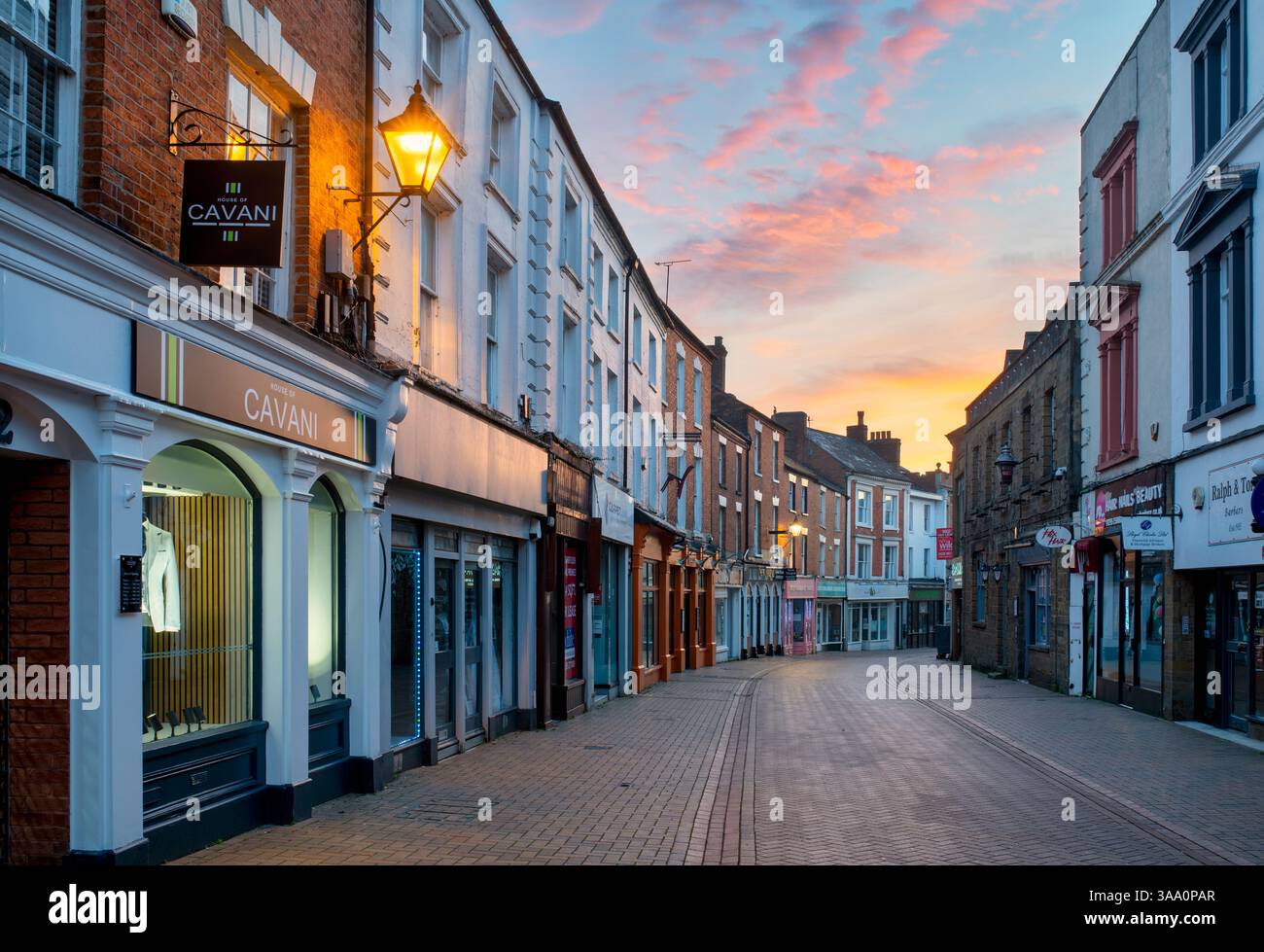 Parsons Street all'alba. Banbury, Oxfordshire, Inghilterra Foto Stock