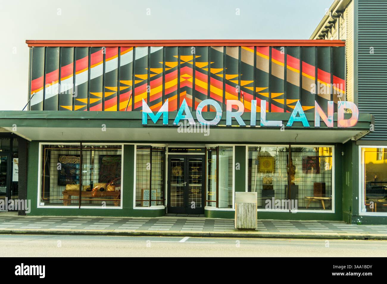 Esterno del Maoriland Hub, galleria d'arte Maoriland Charitable Trust, Ōtaki, North Island, nuova Zelanda Foto Stock