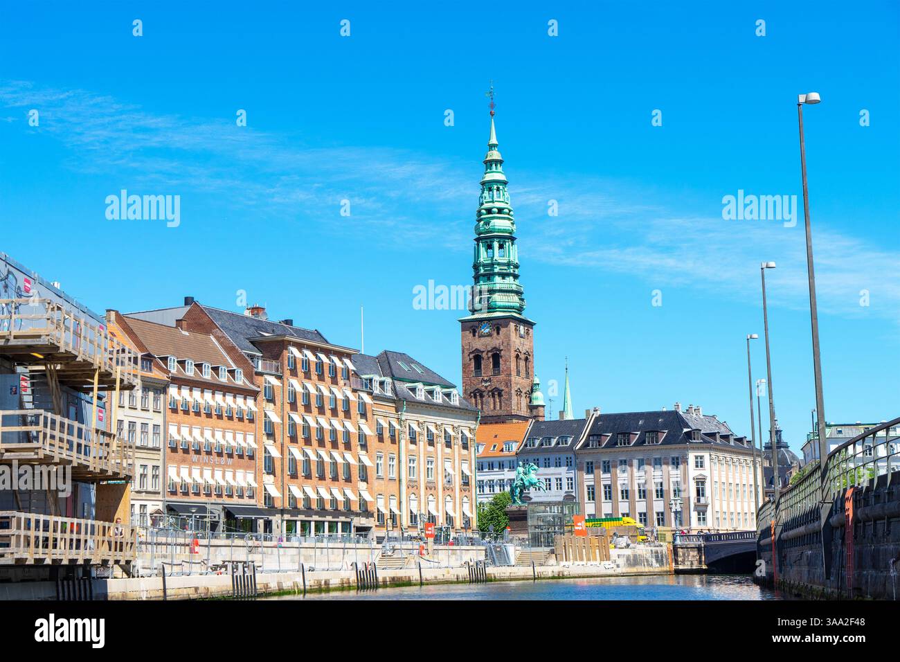 Nikolaj Contemporary Art Center o Nikolaj Kunsthal, ex Kunsthallen Nikolaj è un centro artistico di Copenaghen che occupa l'ex St. Nicholas Chur Foto Stock