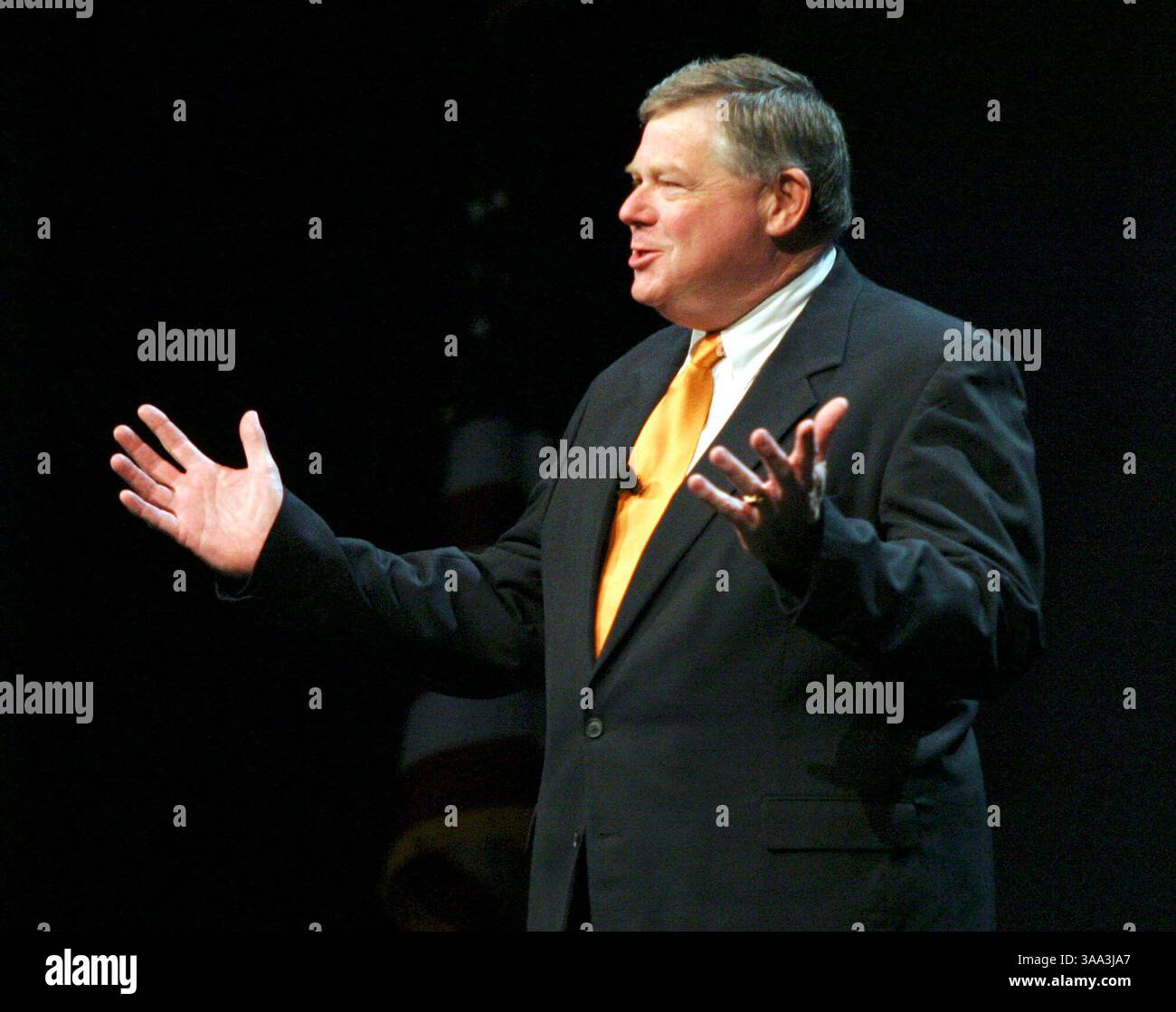 8 marzo 2006; Las Vegas, Nevada, Stati Uniti; DAVID E. HAYES, Presidente e CEO dell'ICBA di Dyersburg, TN. Apre la sessione generale della Independent Community Bankers of America National Convention a Las Vegas, Nevada. Credito obbligatorio: Foto di Barry Sweet/ZUMA Press. (©) Copyright 2006 di Barry Sweet Foto Stock