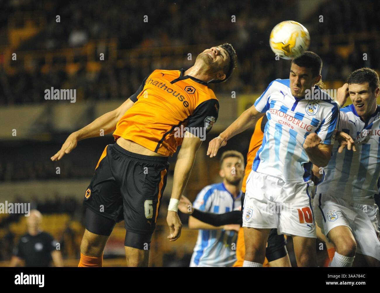 Danny Batth di Woves e Conor Coady. Campionato di calcio Sky Bet Wolverhampton Wanderers contro Huddersfield Town. Foto Stock