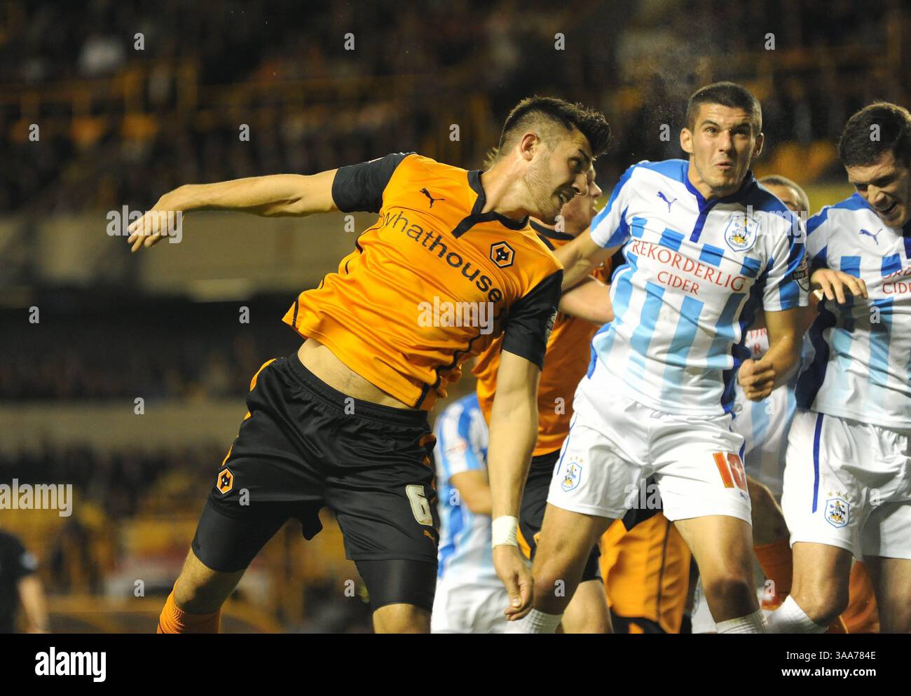 Danny Batth di Woves e Conor Coady. Campionato di calcio Sky Bet Wolverhampton Wanderers contro Huddersfield Town. Foto Stock