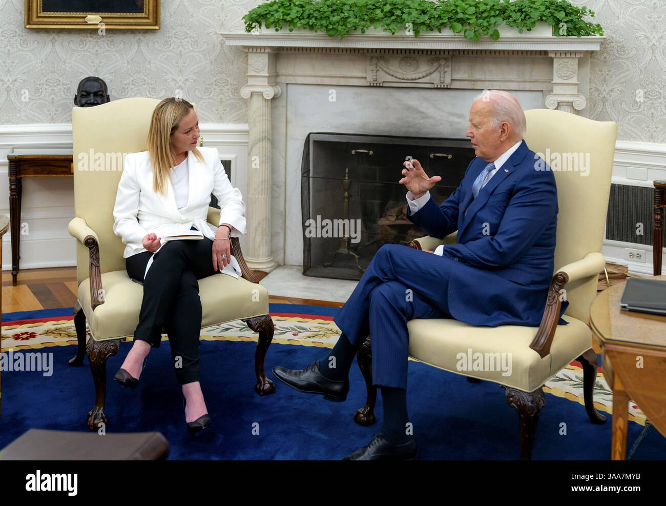 Giorgia Meloni e il presidente Joe Biden. Il primo Ministro italiano ha incontrato il Presidente degli Stati Uniti, Joe Biden, alla Casa Bianca nel luglio 2023. Foto ufficiale della Casa Bianca. Foto Stock