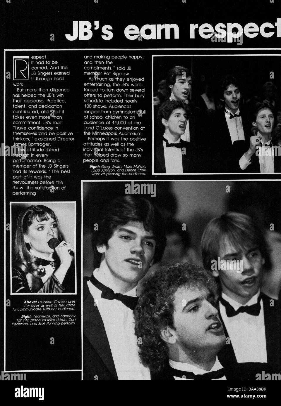 Il Kennedy High Yearbook del 1983 cattura aspetti chiave dell'anno accademico 1982-1983, tra cui profili di studenti e insegnanti, risultati atletici, attività extracurricolari ed eventi scolastici significativi. Serve come registrazione dettagliata della vita della comunità scolastica. Foto Stock