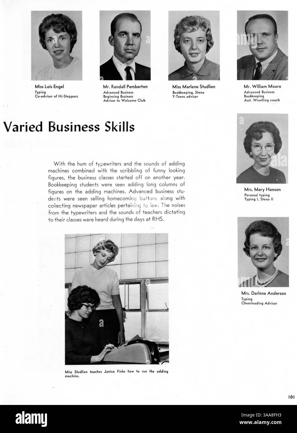 Il Robbinsdale High School Yearbook 1964, "The Robin", serve come record di attività per studenti e insegnanti, eventi sportivi e coinvolgimento extracurricolare durante l'anno scolastico 1963-1964. Foto Stock