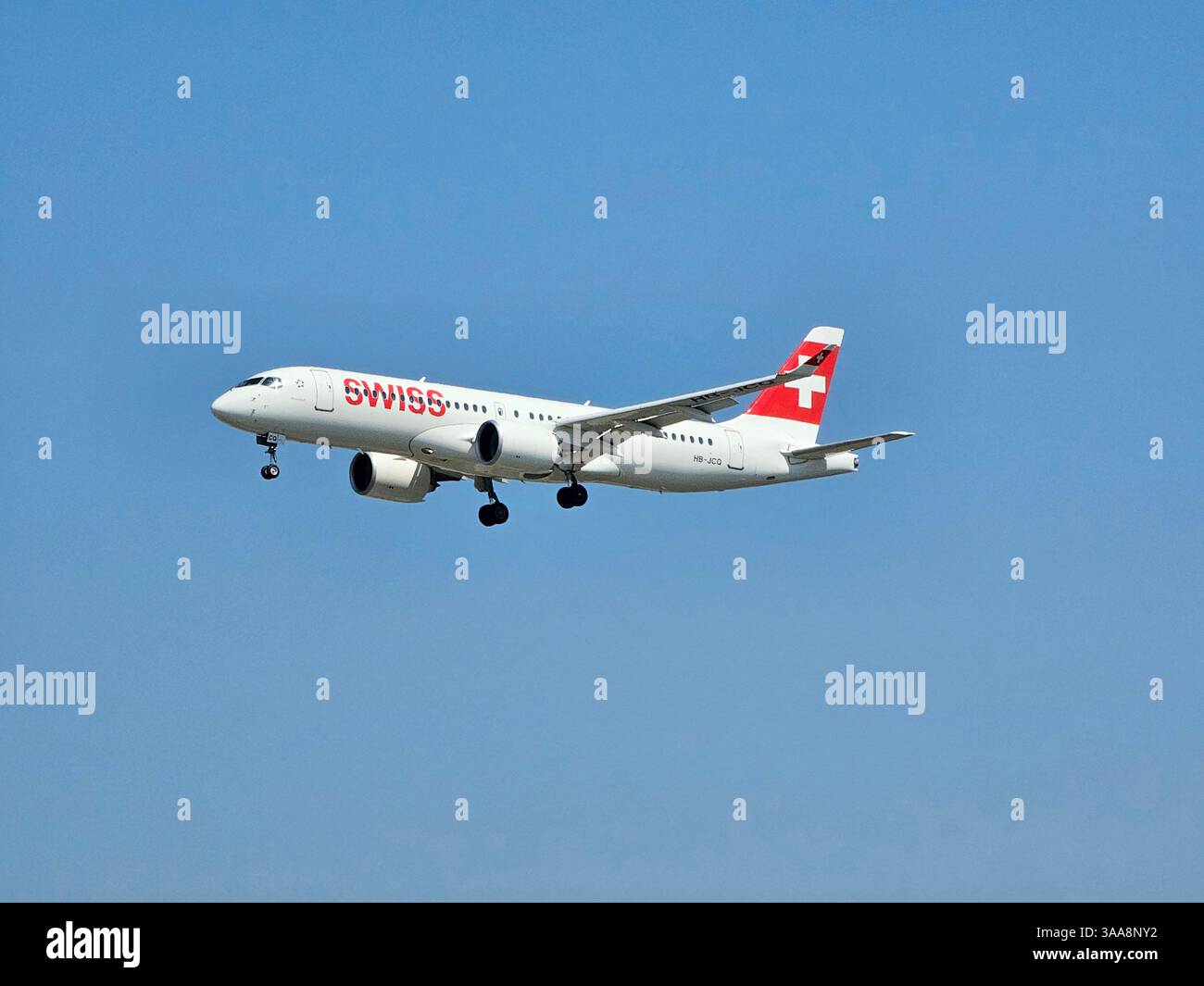 Francoforte, Assia, Germania - 13 agosto 2024: Swiss Airbus A220-300 HB-JCQ fra Frankfurt Airport Foto Stock