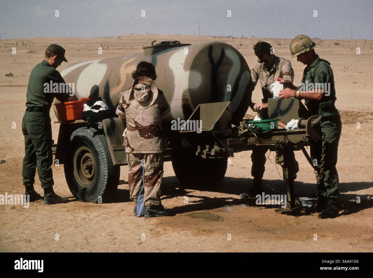18 ottobre 2006; sudanese, DC, egiziano; forza militare, operazioni congiunte di transito forza degli Stati Uniti Egizianguerra nel deserto sudanese. Credito obbligatorio: Foto del Dipartimento della difesa/ZUMA Press. (©) Copyright 2006 del Dipartimento della difesa Foto Stock