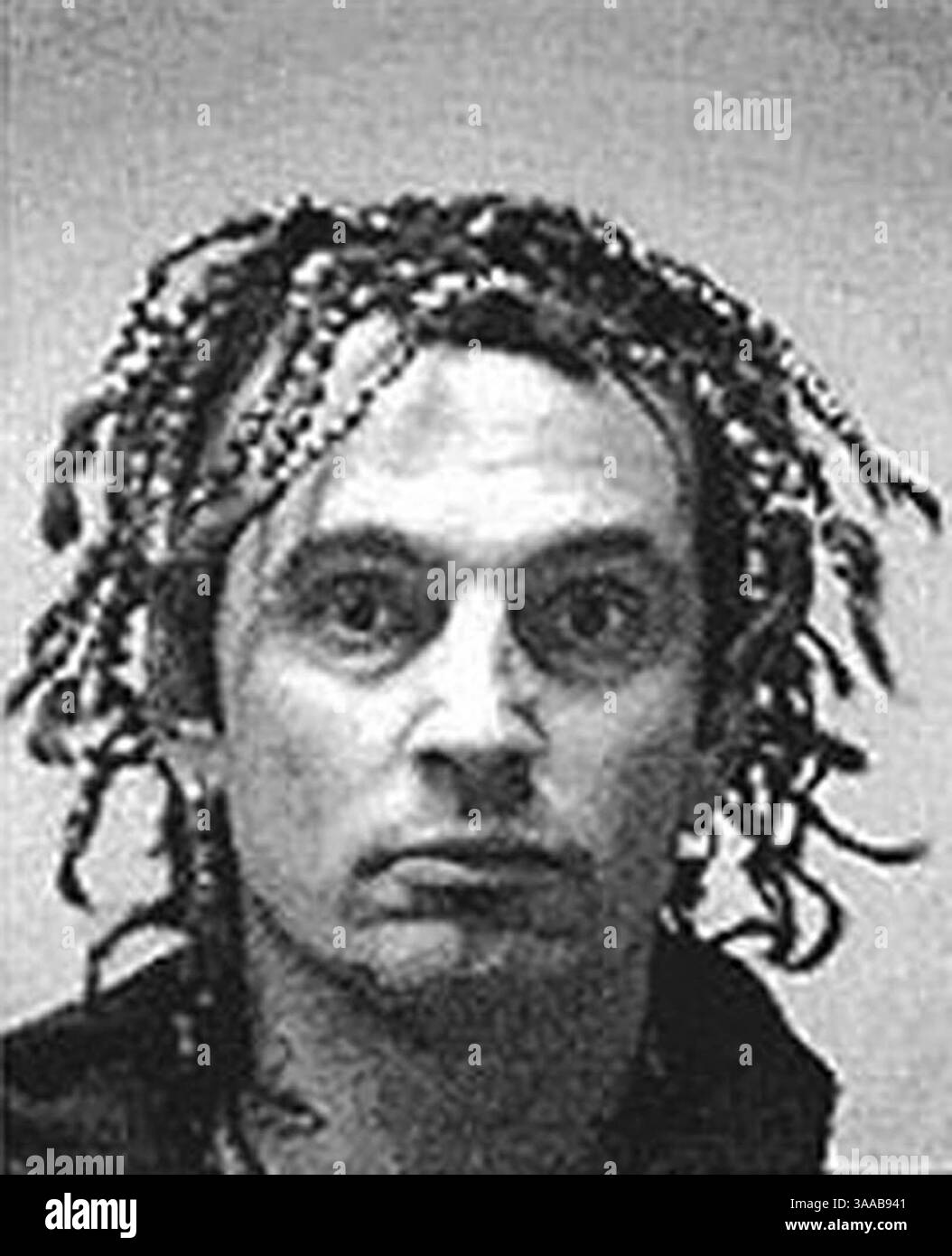 5 ottobre 1999 - Bergen County, NJ, USA - il musicista heavy metal TOMMY LEE è stato arrestato dai poliziotti della Carolina del Nord nell'ottobre 1999 e accusato di aggressione e incitamento a una rivolta per animosità etnica (i presunti crimini si sono verificati durante un concerto). Nel marzo 2000, Lee non si oppose a un semplice assalto e fu condannato a 18 mesi di libertà vigilata per l'incidente accusato di razzismo. Foto Stock