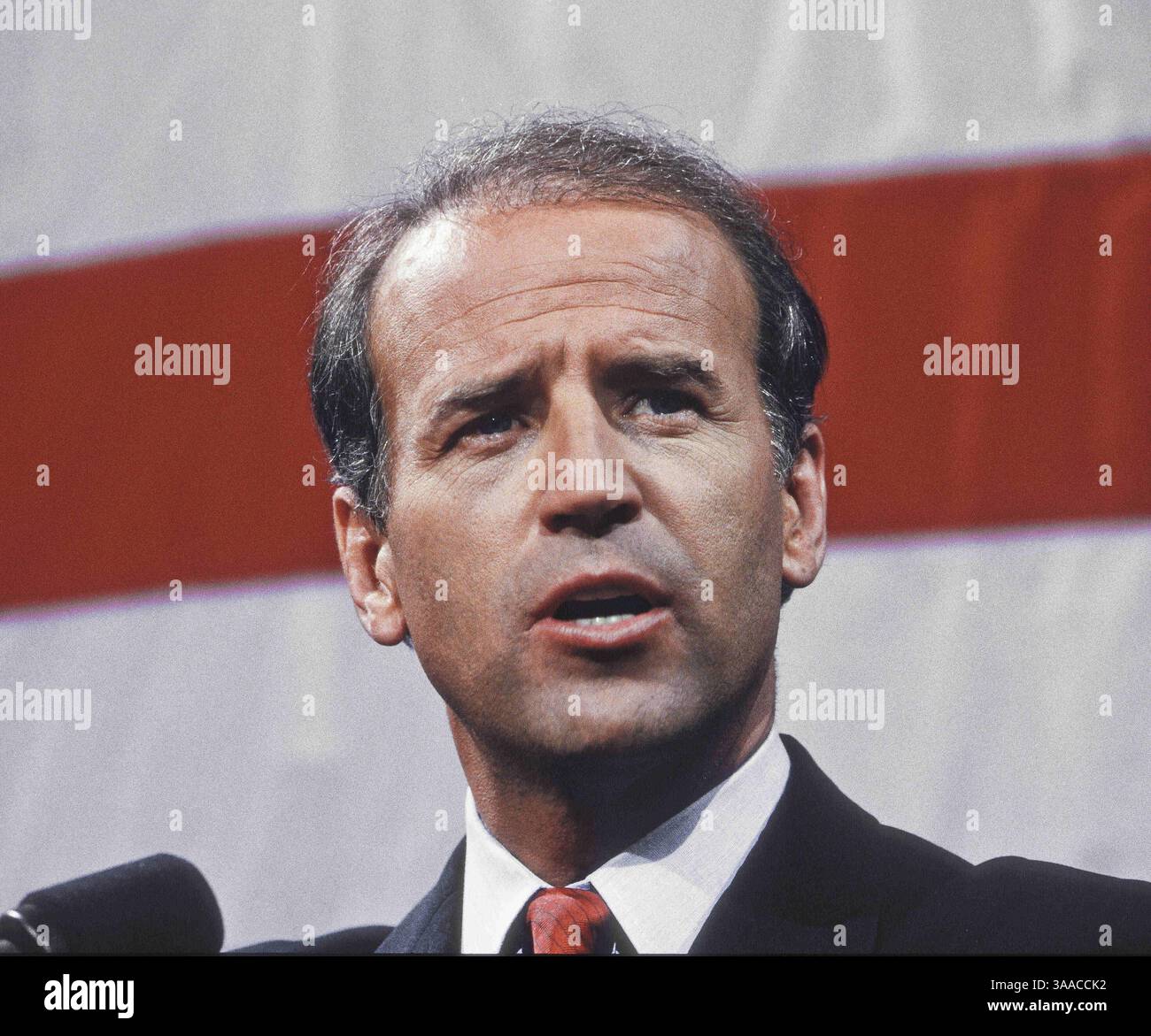 1 giugno 1987 - Washington, Distretto di Columbia, Stati Uniti d'America - il senatore Joe Biden dopo aver annunciato la sua candidatura a presidente a Wilimington, Delaware, e preso il treno per Washington DC. (Immagine di credito: © Mark Reinstein/via cavo ZUMA tramite cavo ZUMA) Foto Stock