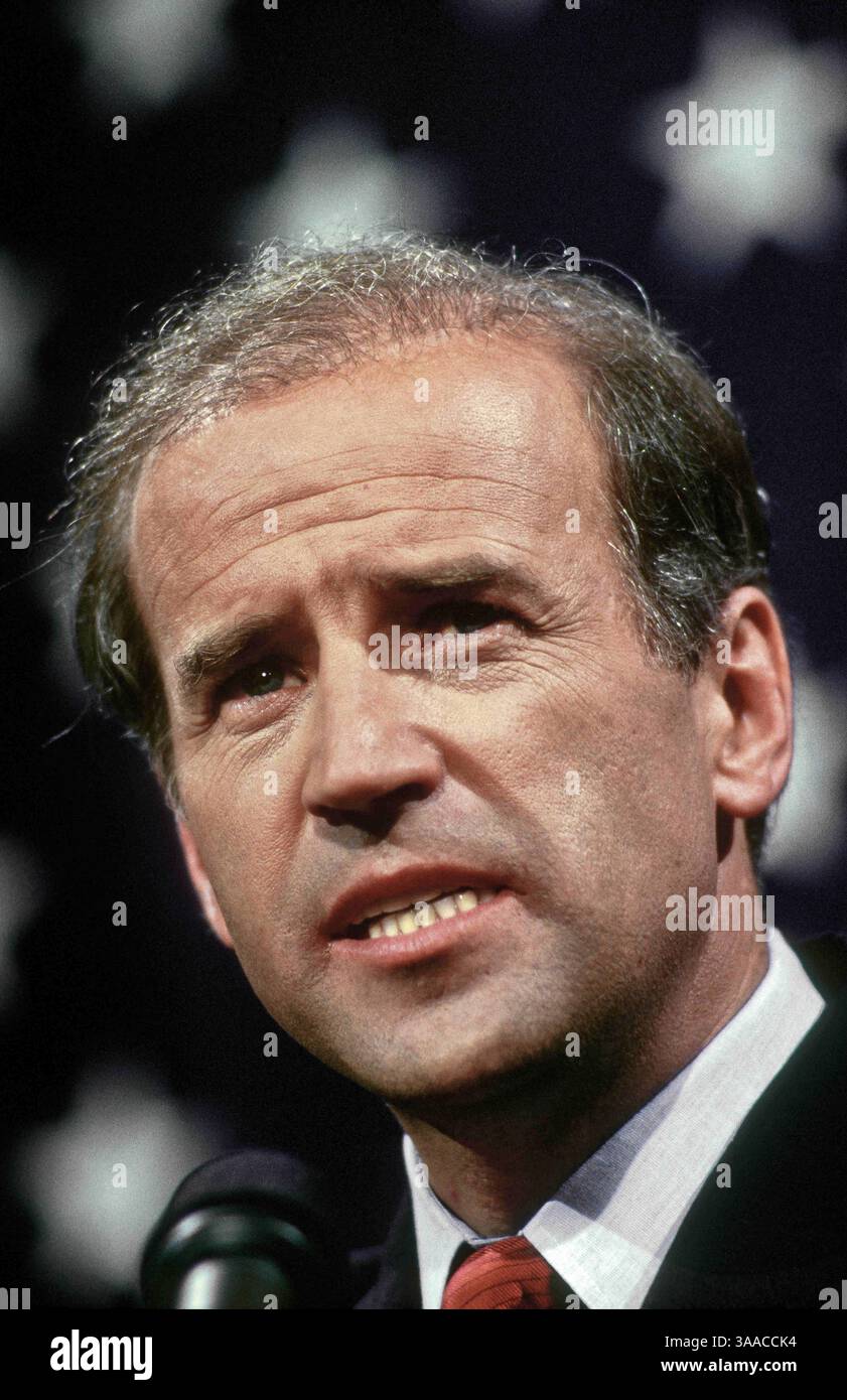 1 giugno 1987 - Washington, Distretto di Columbia, Stati Uniti d'America - il senatore Joe Biden dopo aver annunciato la sua candidatura a presidente a Wilimington, Delaware, e preso il treno per Washington DC. (Immagine di credito: © Mark Reinstein/via cavo ZUMA tramite cavo ZUMA) Foto Stock