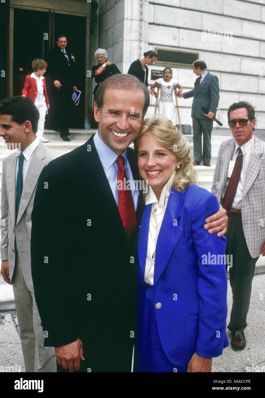 1 giugno 1987 - Washington, Distretto di Columbia, Stati Uniti d'America - il senatore Joe Biden dopo aver annunciato la sua candidatura a presidente a Wilimington, Delaware, prima mattina, e preso il treno per Washington DC. (Immagine di credito: © Mark Reinstein/via cavo ZUMA tramite cavo ZUMA) Foto Stock