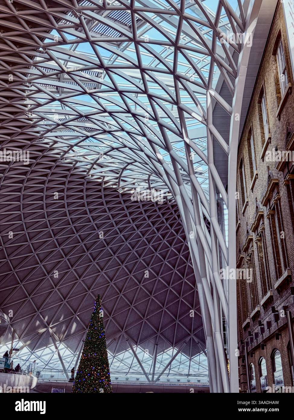 Il meraviglioso reticolo architettonico della stazione di King's Cross, Londra Foto Stock
