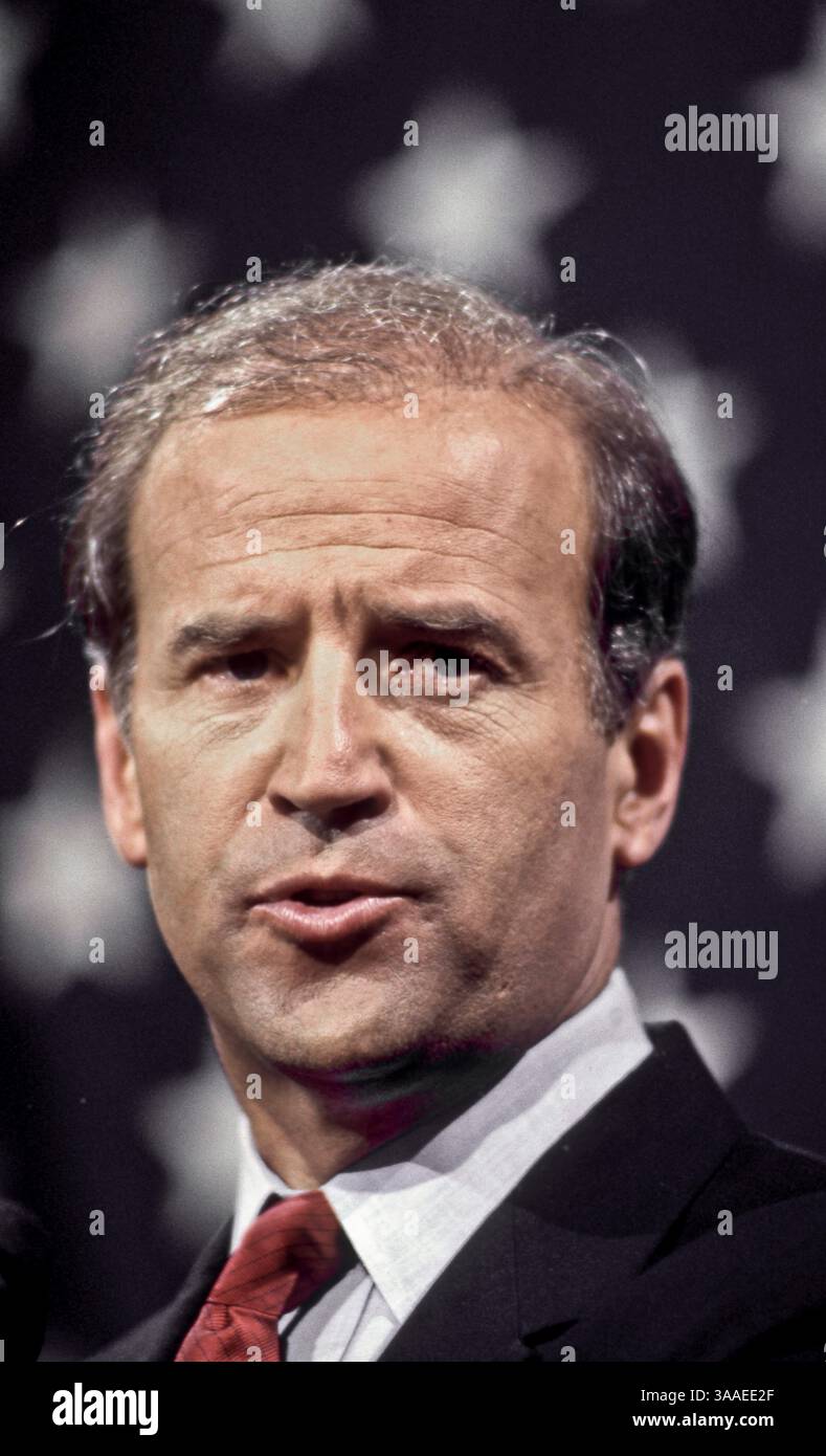 1 giugno 1987 - Washington, Distretto di Columbia, Stati Uniti d'America - il senatore Joe Biden dopo aver annunciato la sua candidatura a presidente a Wilimington, Delaware, prima mattina, e preso il treno per Washington DC. (Immagine di credito: © Mark Reinstein/via cavo ZUMA tramite cavo ZUMA) Foto Stock