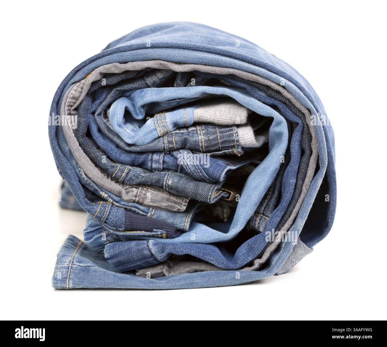 Diversi jeans arrotolato su sfondo bianco Foto Stock