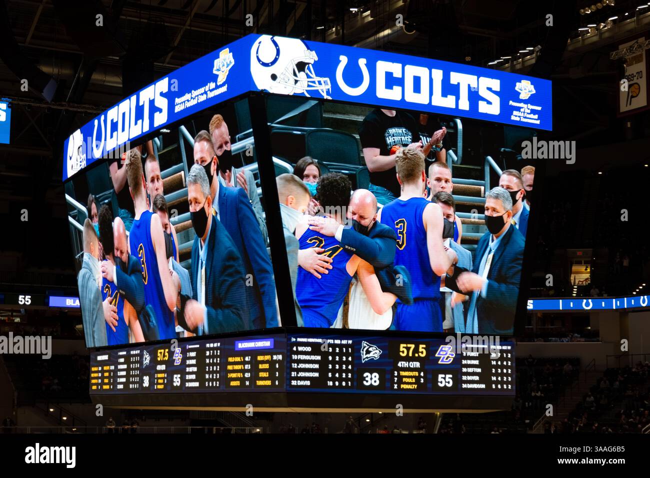 Il jumbotron dei Bankers Life (ora Gainbridge) Fieldhouse espone il campione di pallacanestro dello stato IHSAA 2A, il Blackhawk Christian Braves, a Indianapolis, Ind Foto Stock