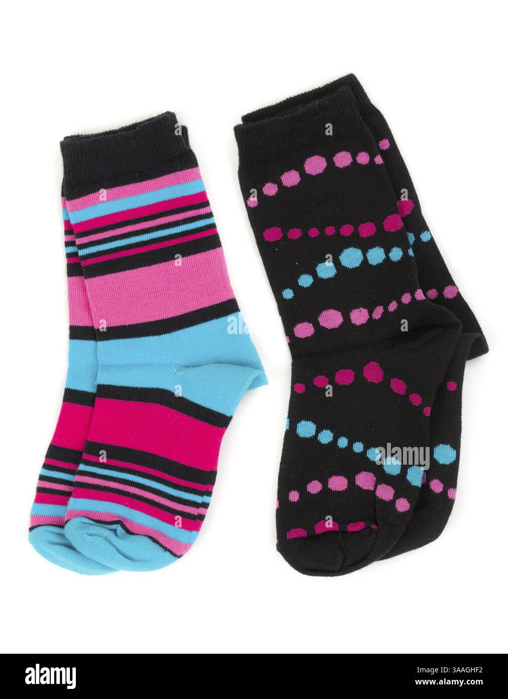 Due paia di calze colorate isolate su sfondo bianco Foto Stock