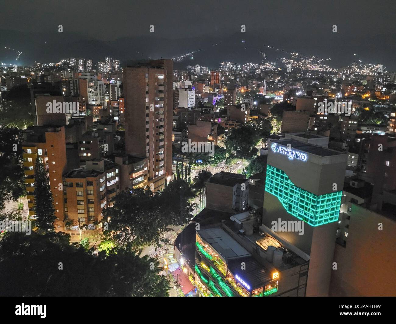 Vista notturna della città di Medellin, Antioquia, Colombia Foto Stock