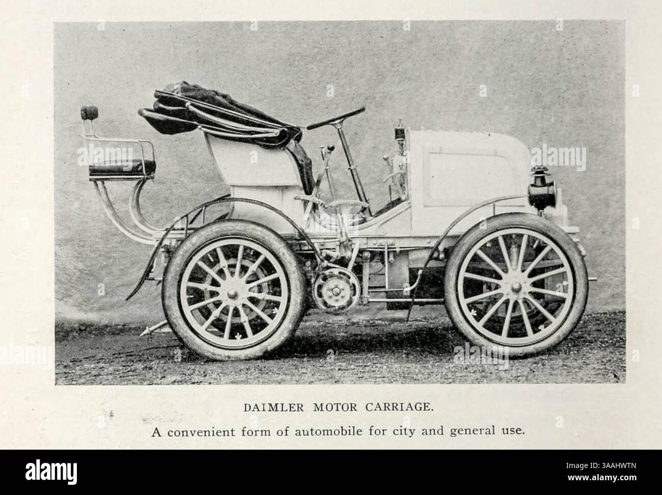 CARRELLO MOTORE DAIMLER. Una comoda forma di automobile per uso urbano e generale. Dall'articolo Gottlieb Wilhelm Daimler (17 marzo 1834 - 6 marzo 1900) LO SVILUPPO DELL'AUTOMOBILE PETROLIFERA. Di Paul Daimler. Dalla rivista Engineering dedicata al progresso industriale volume XXII 1901-1902 The Engineering Magazine Co Foto Stock