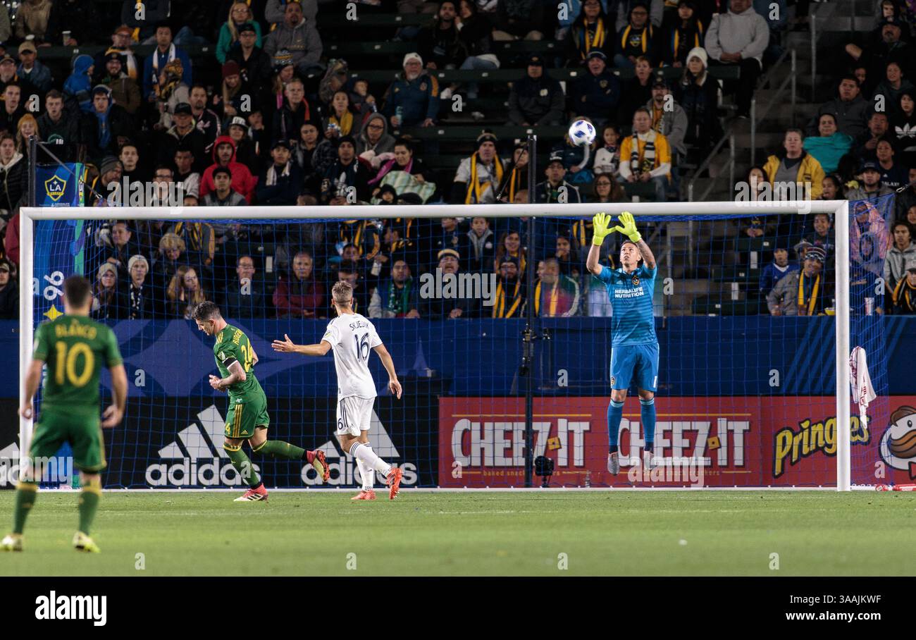 4 marzo 2018 - Carson, CA, USA - Carson, CA - domenica 4 marzo 2018: I Los Angeles Galaxy sconfissero i Portland Timbers 2-1 durante una partita della Major League Soccer (MLS) allo StubHub Center. (Immagine di credito: © Michael Janosz/ISIPhotos via ZUMA Wire) Foto Stock