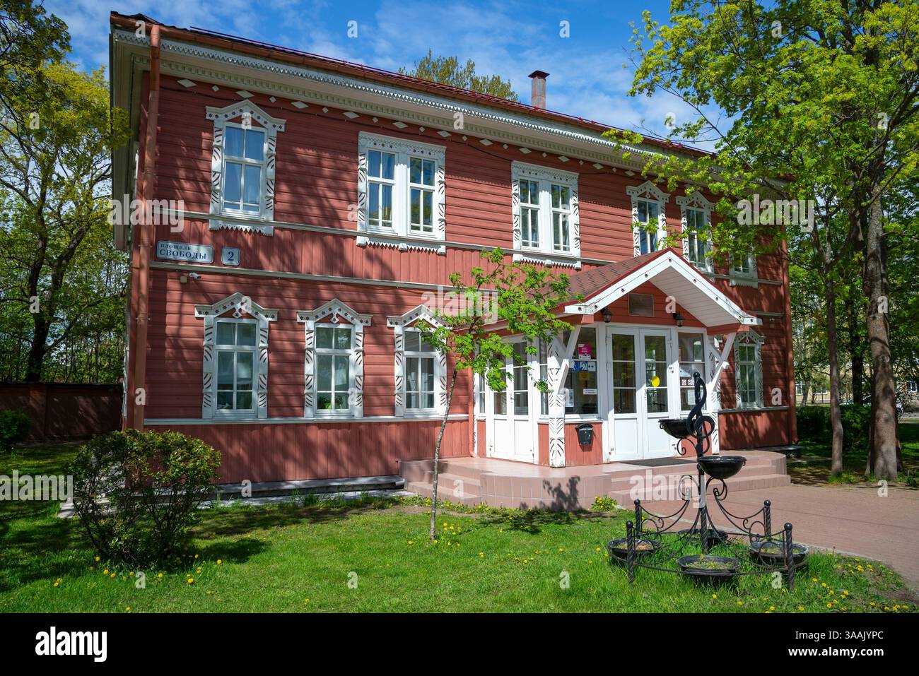 SESTRORETSK, RUSSIA - 29 MAGGIO 2022: La costruzione della scuola di musica per bambini numero 20. Sestroretsk (San Pietroburgo) Foto Stock